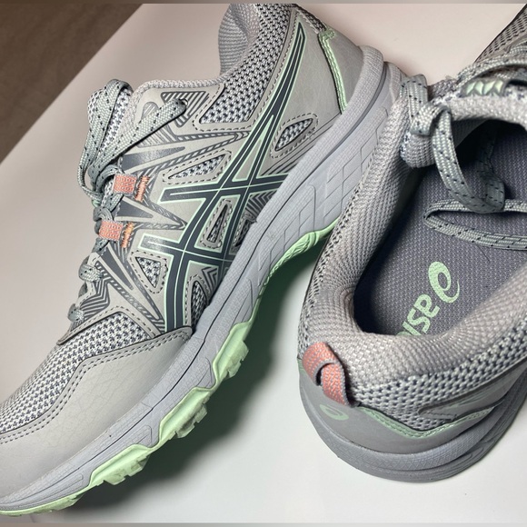 ASICS - Picture 2 of 6